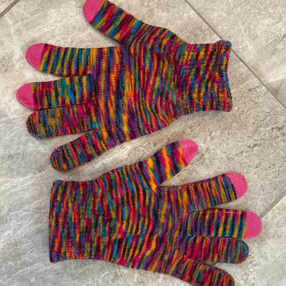 ❄️FREE❄️ Knit Gloves w Winterwear Purchase!